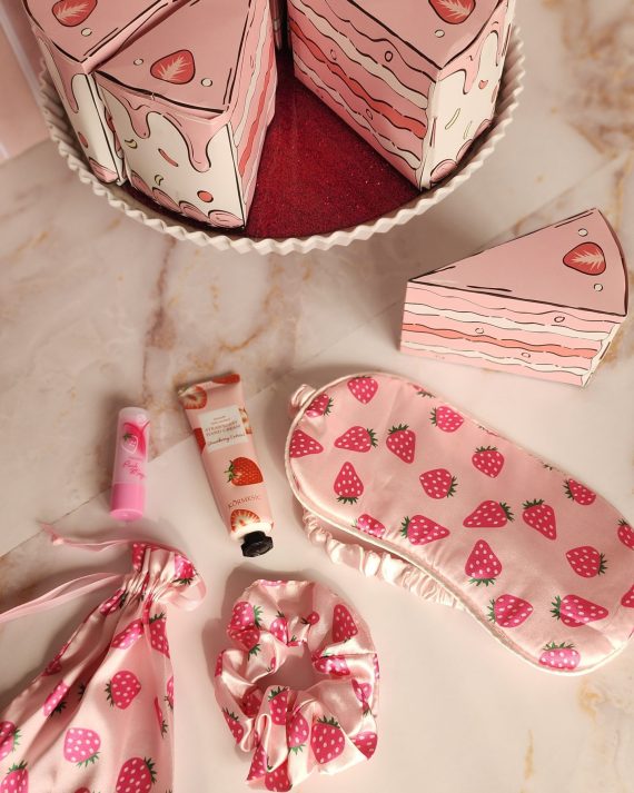 Mystery box cake علبة الغموض قطعة الكيك